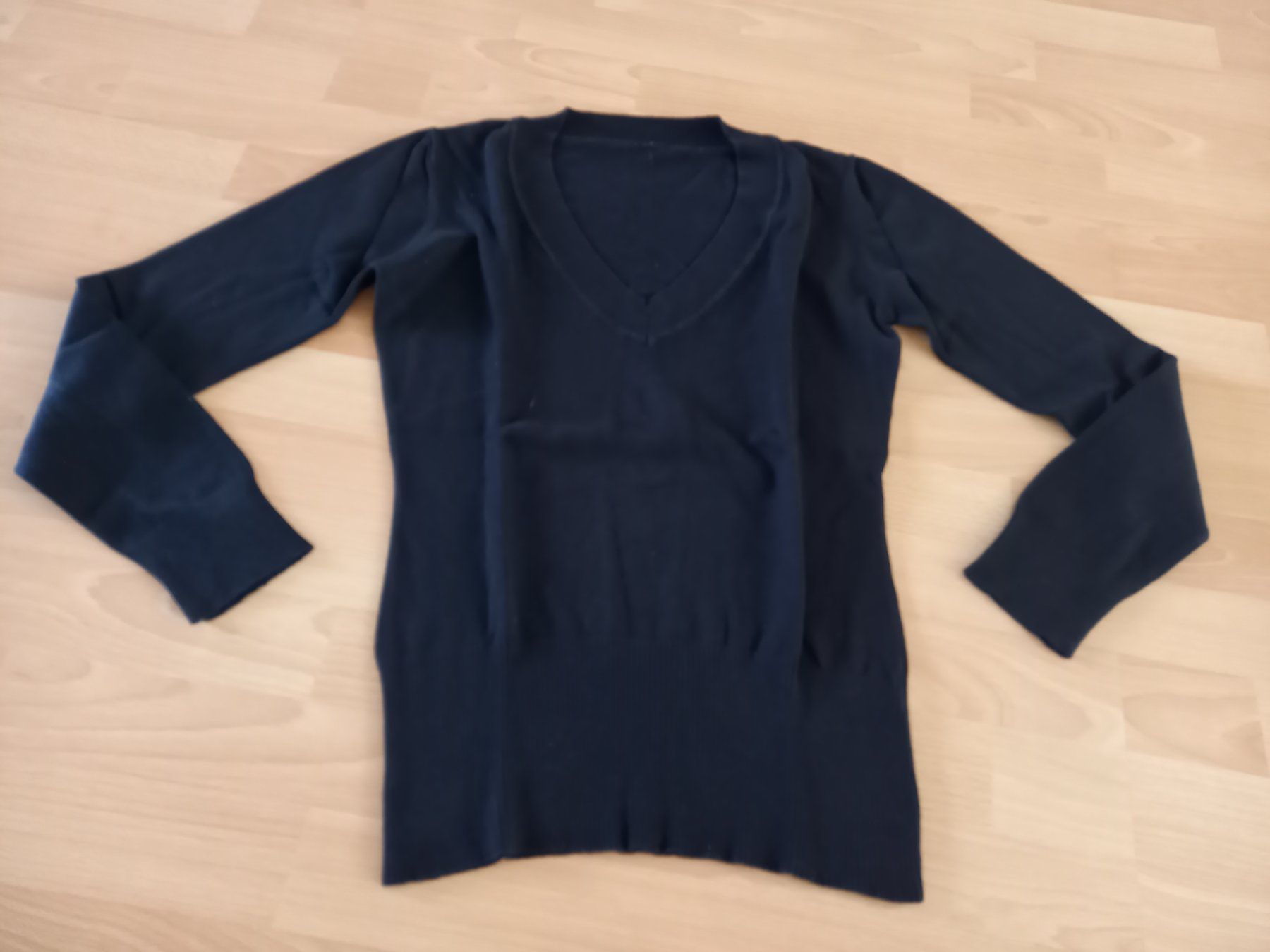 Pullover & Sweatshirts: 3er-Set Damenpullover mit V-Ausschnitt, ca. Gr. M – Gebraucht aus Obernau von Corolli 4