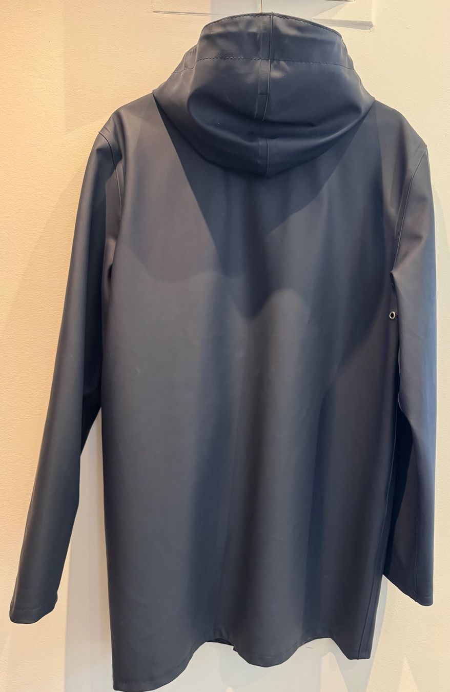 Stutterheim Cappotti: Stutterheim Regenmantel, Gr. S, Dunkelblau – Usato da Zürich venduto da nils.alex 1
