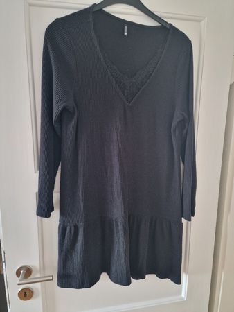 Schwarzes Rippenkleid mit Spitze, Herbst/Winter, Gr. L