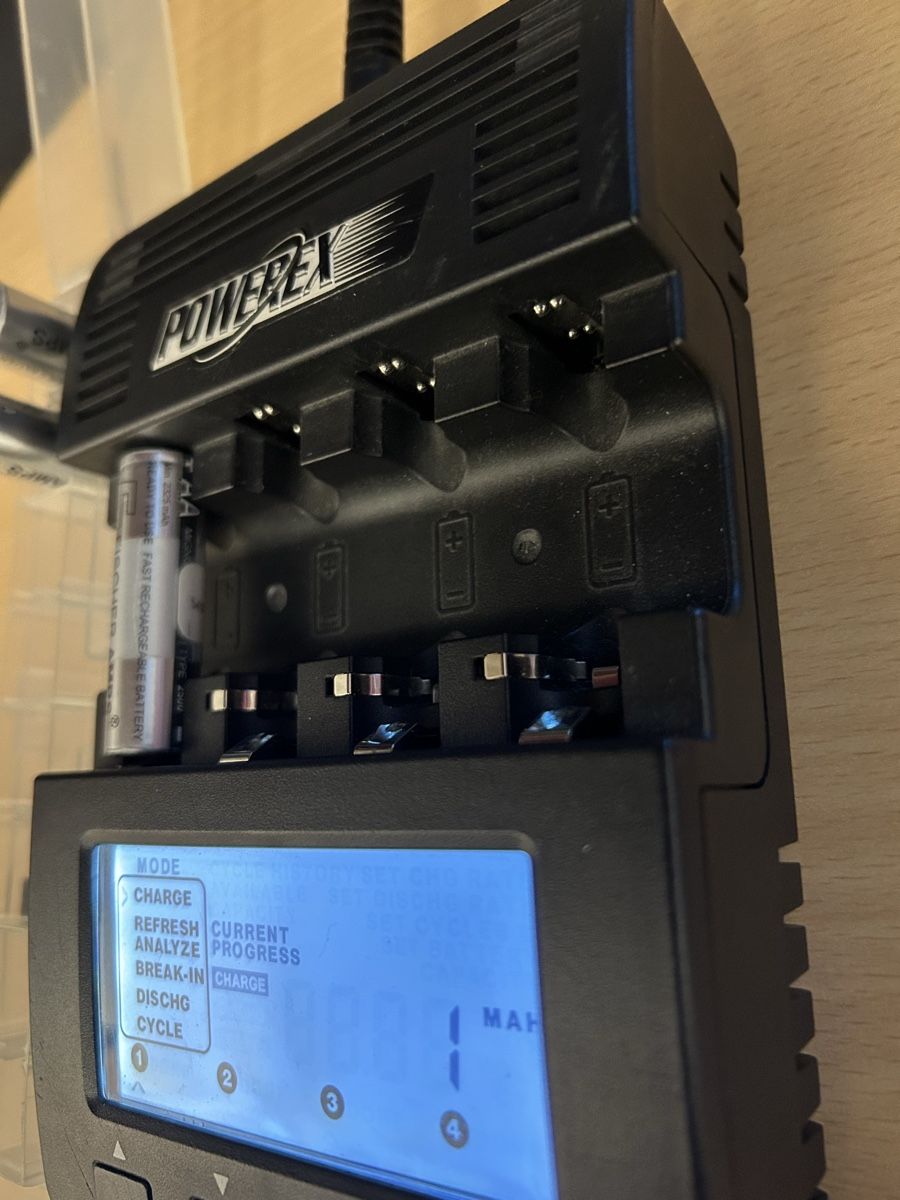 Caricabatterie: Professional Charger-Analyzer – Usato da Aarau venduto da Melia077 7