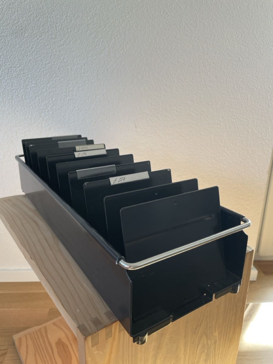 Allestimento di negozi e stand fieristici: Visitenkartenbox USM schwarz mit 10 Fächern – Usato da Liebefeld venduto da Langspielplatte 3