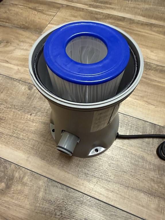 Heizung: Filterpumpe Bestway, Model #58383 – Gebraucht aus Balterswil von Miami6 1
