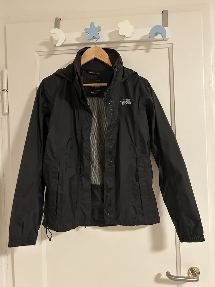 North Face Jacken: The North Face Women's Rain Jacket - Size S - Black 🌧️ (54) – Gebraucht aus Zürich von mai_sxv7