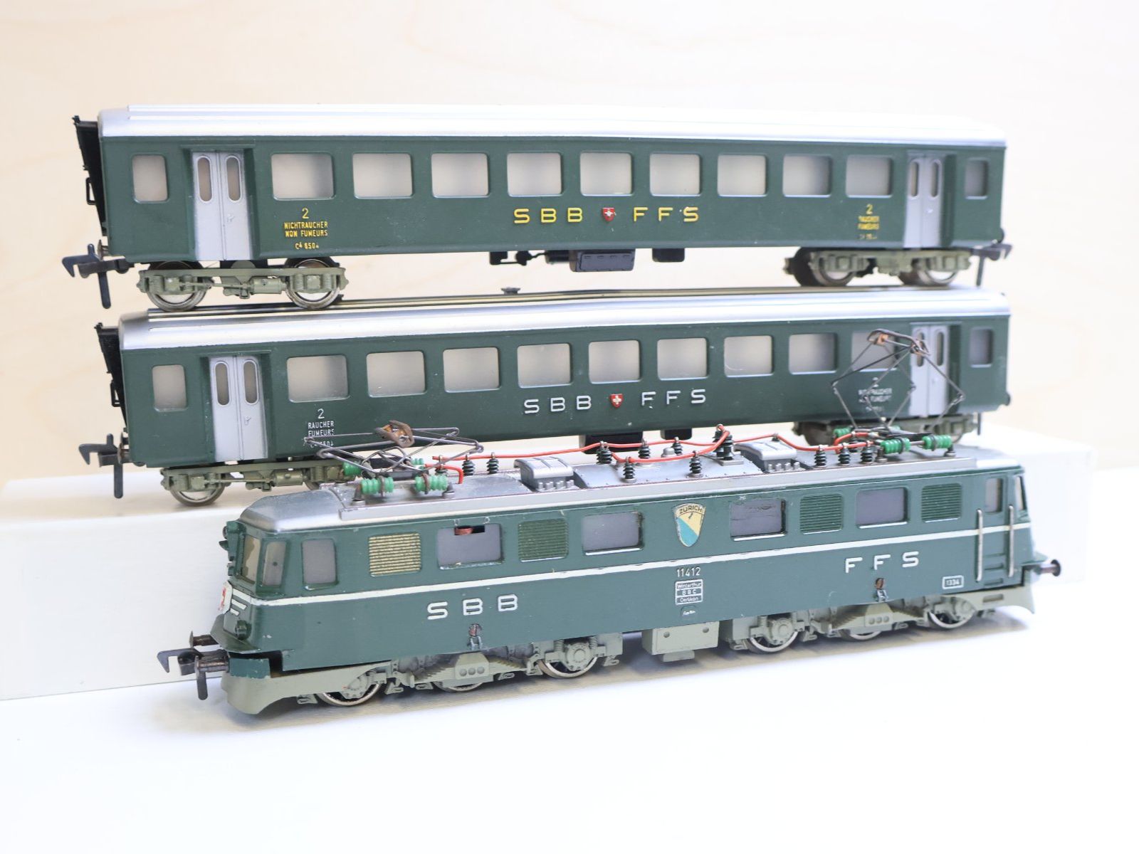 Fleischmann Modellini di ferrovie: Fleischmann SBB Ae 6/6 & Personenwagen - DC H0 – Usato da Winterthur venduto da Monstera