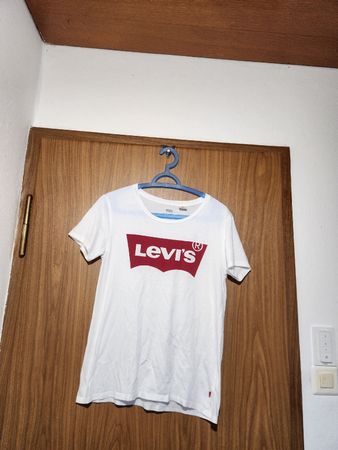 T-shirt Levi's blanc avec logo rouge taille S /M