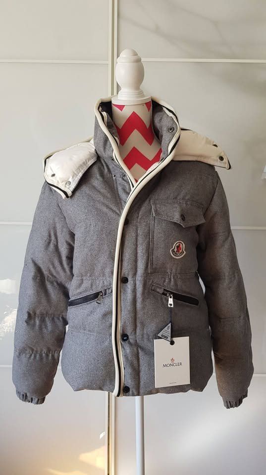 Moncler Giacche: Moncler Jacke 2 – Usato da Luzern venduto da schuhparadies159