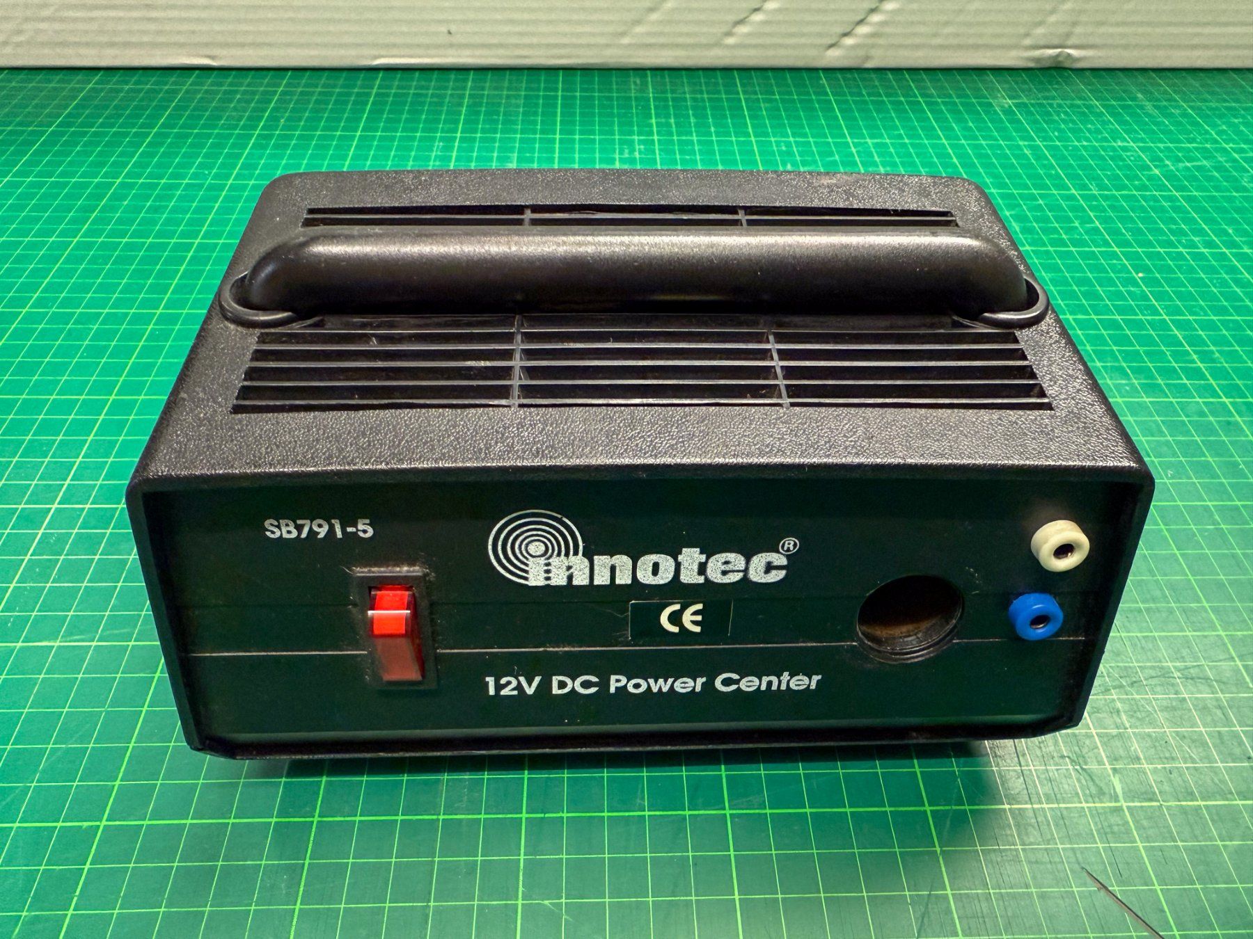 Convertitori: 12V DC Power Center Innotec SB791 – Usato da Bülach venduto da sabrista 2