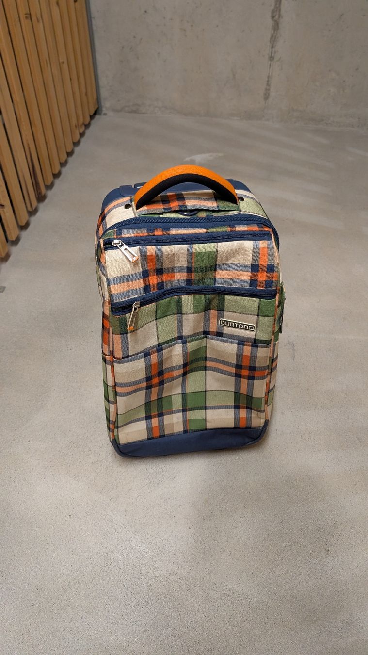 Burton Reisekoffer: Burton Rolling Suitcase checked fabric used condition – Gebraucht aus Horgen von Robjohnch