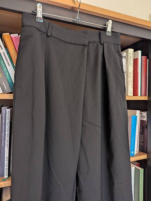 Pantaloni: COS schwarze weite Hose Asymmetrisch S – Usato da Zürich venduto da lin_6dtc 3