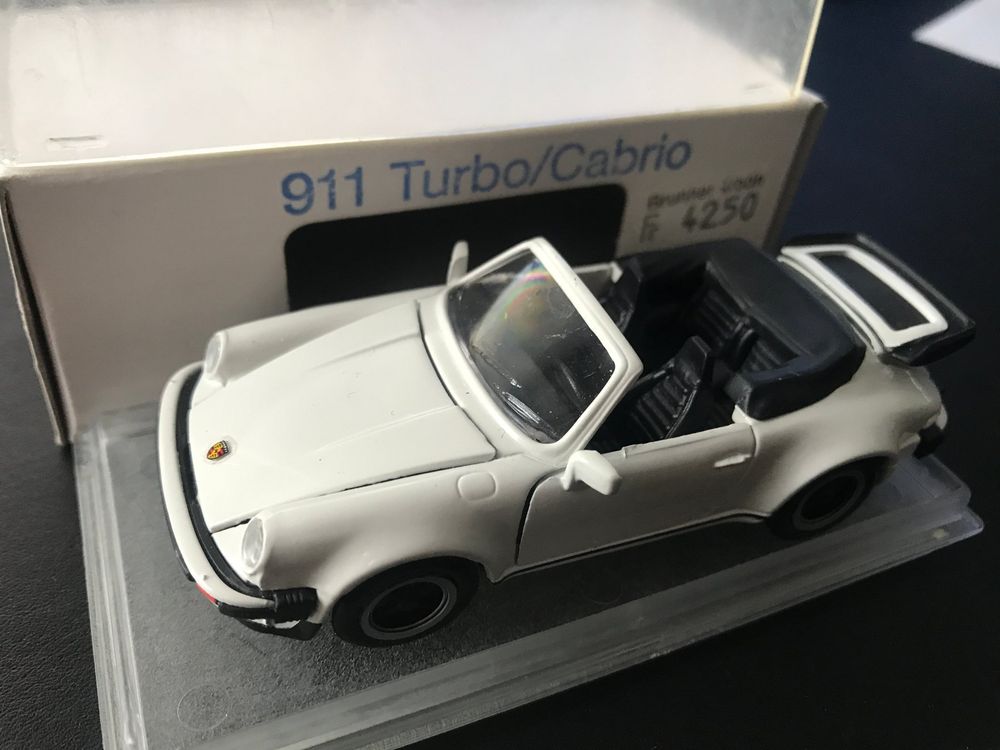 NZG SB 1/43 - Porsche 911 Turbo Cabriolet Rouge