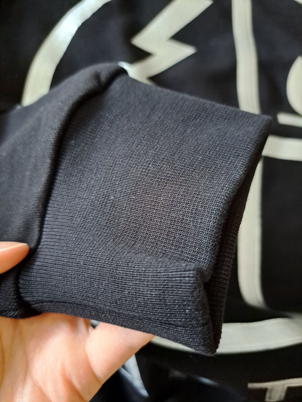 Moncler Maglioni & Felpe: Moncler Pullover schwarz Grösse M neuwertig – Usato da Greifensee venduto da Tobuyandsell 4