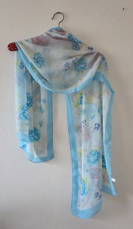 Leichter Sommer Schal mit Blumenmuster