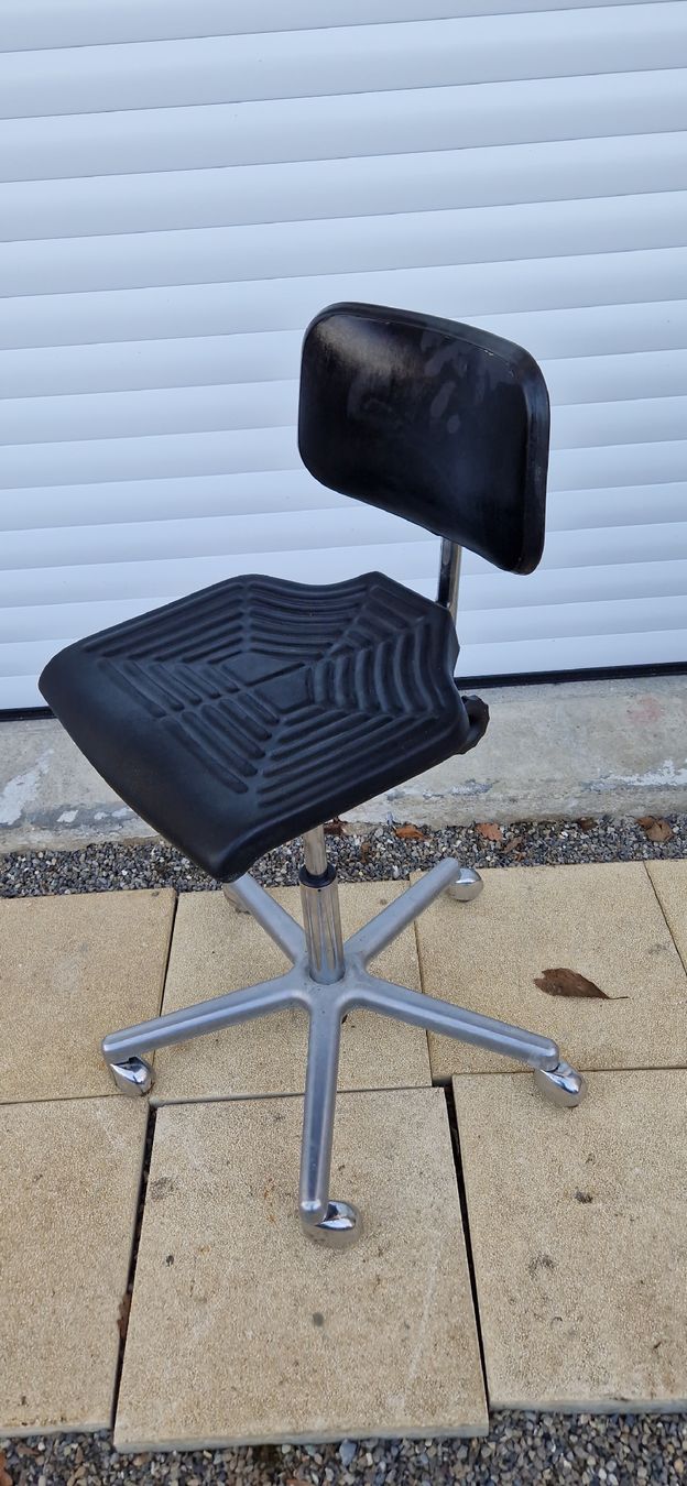 Banchi da lavoro: Chaise d'atelier professionnelle réglable – Usato da St. Ursen venduto da cpi23 1