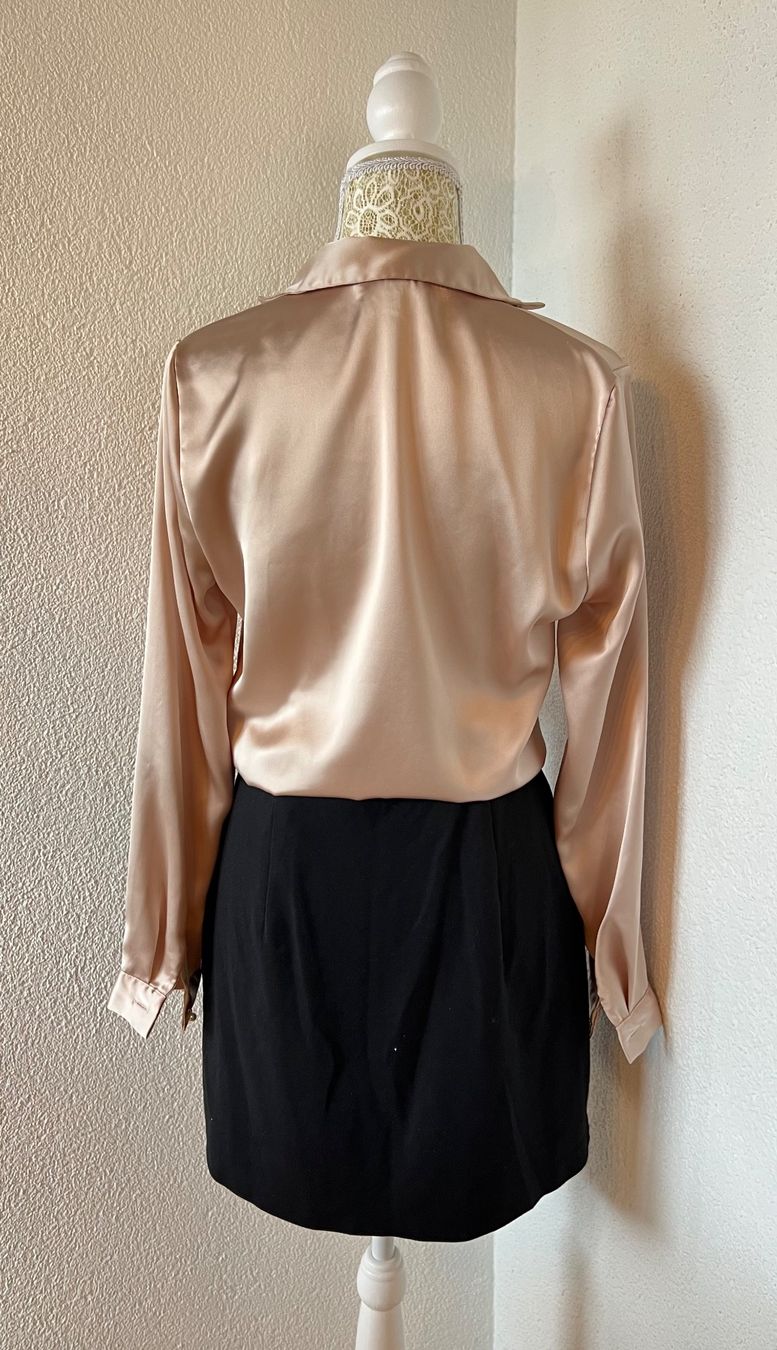 Camicette: Silk blouse with tie front detail – Usato da Otelfingen venduto da houseofstae 1