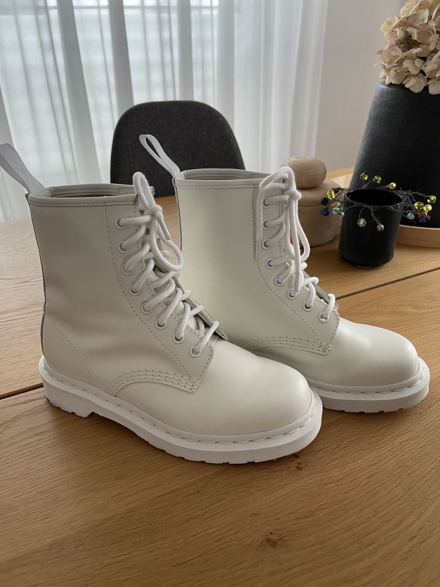 Dr. Martens Scarpe da donna: Weisse Dr. Martens, Gr. 37 – Nuovo (secondo la descrizione) da Roggwil TG venduto da MiryamM