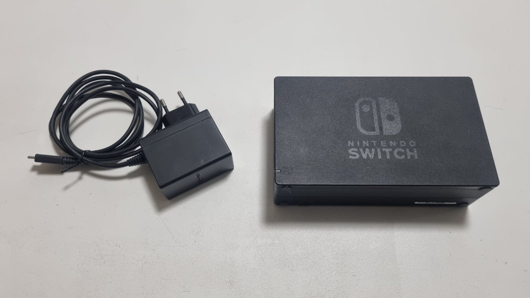 Nintendo Console: Nintendo Switch Ladestation Dock + AC Adapter – Usato da Birsfelden venduto da val_d9c2