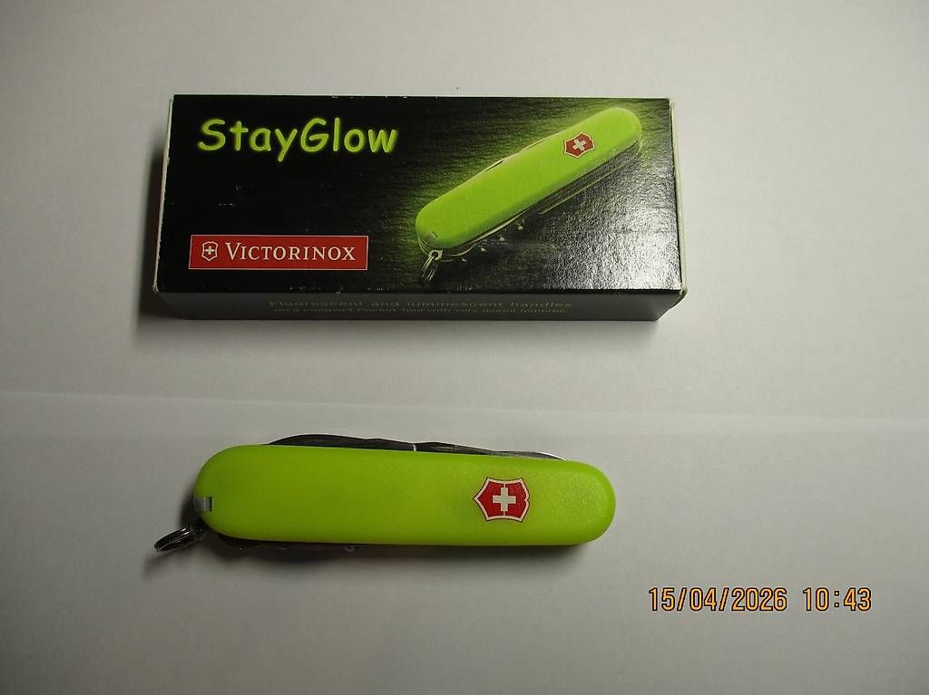 Victorinox Coltelli tascabile: Viktorinox Stay Glow Taschenmesser – Nuovo e nell'imballaggio originale da Solothurn venduto da Merschweinchen