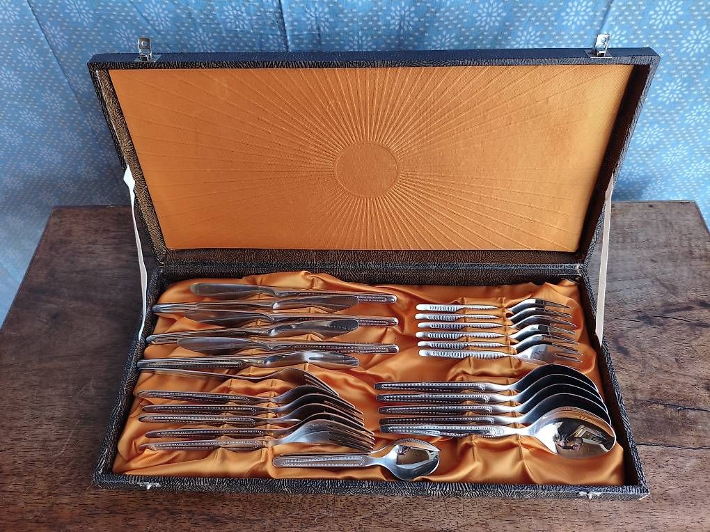 Set di posate: Besteckgarnitur, Set di posate, Enseble de Couverts – Usato da Bern venduto da Smash428 2