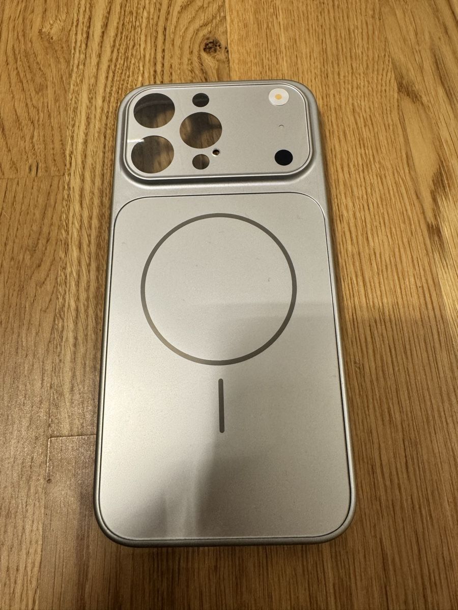 Apple Cover & Protezioni schermo: Iphone 15 Pro Max Hülle – Usato da Volketswil venduto da Leoo.