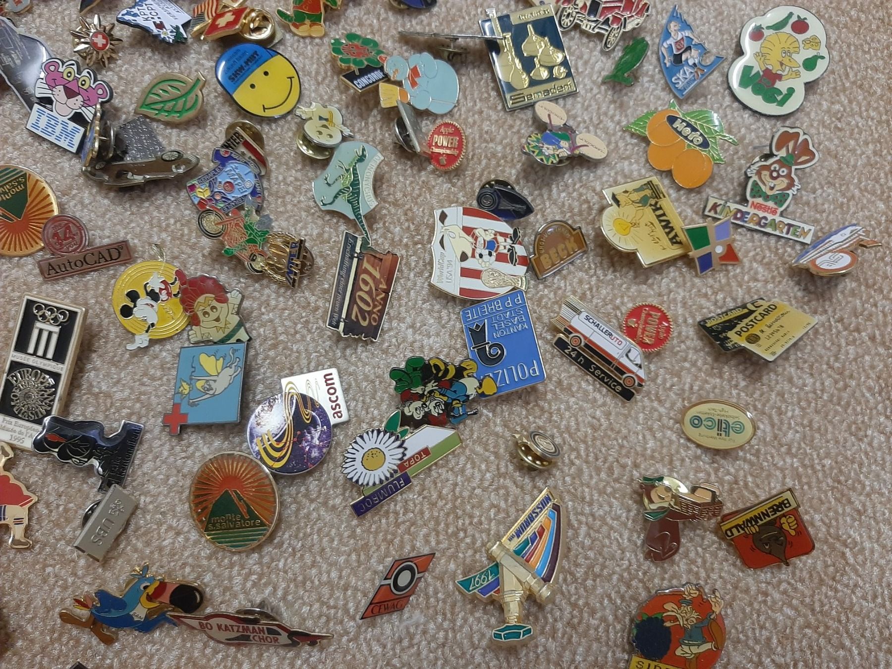 Alle Dekorationen: Pinsammlung / ca. 50 Stück diverse Sujets – Gebraucht aus Riehen von joerdeli 1
