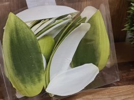 Künstliche schwimmende Lotusblüten
