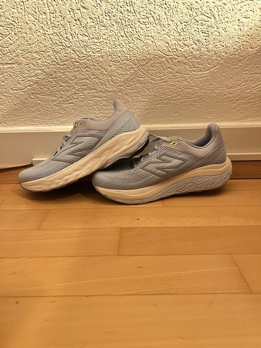 New Balance Scarpe da uomo: New Balance W860D14 – Nuovo e nell'imballaggio originale da Zürich venduto da Vasu05