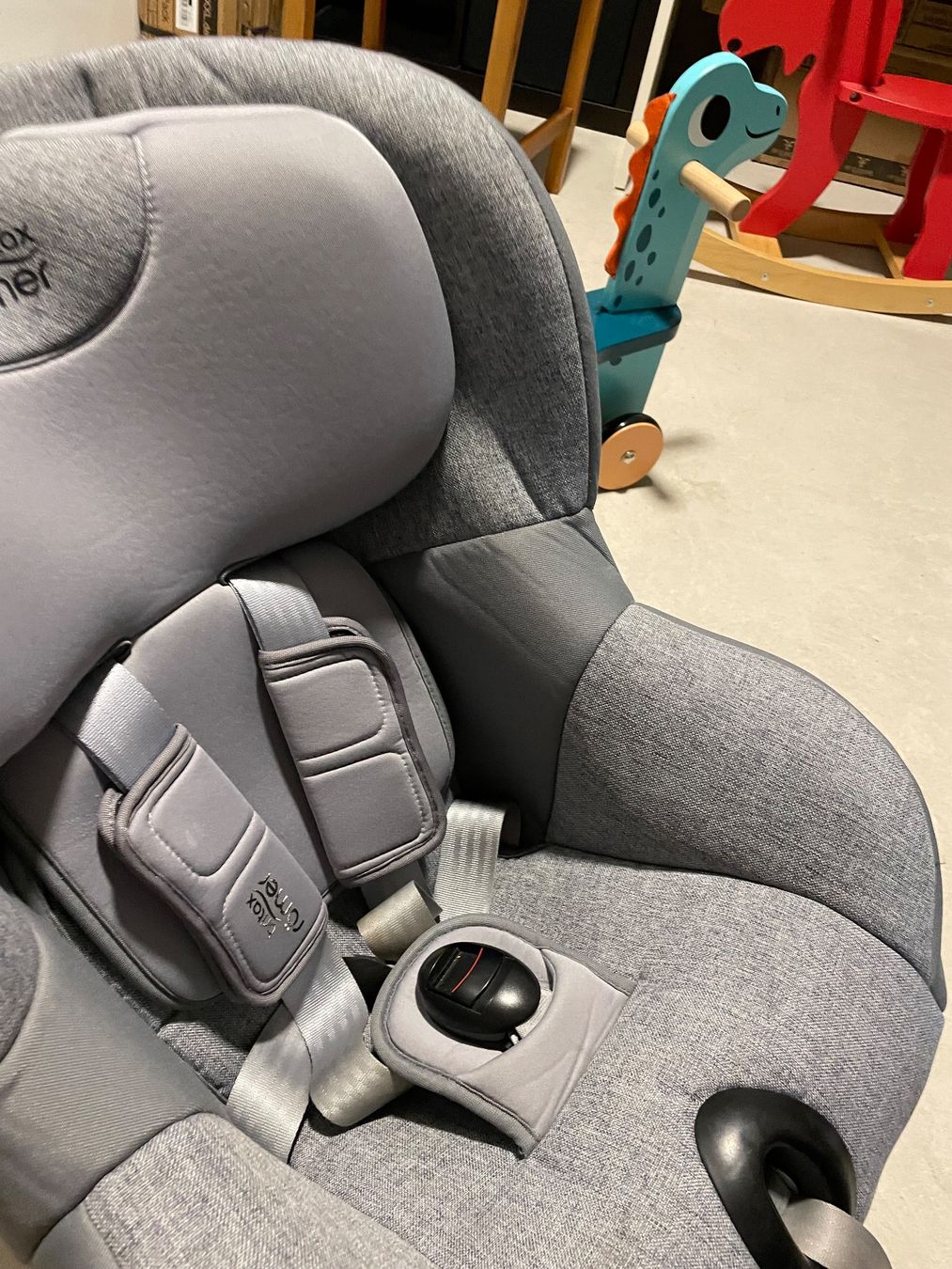 Britax Römer Auto-Kindersitze: Kindersitz Britax Römer - drehbar – Gebraucht aus Sils im Domleschg von bog_q865 3