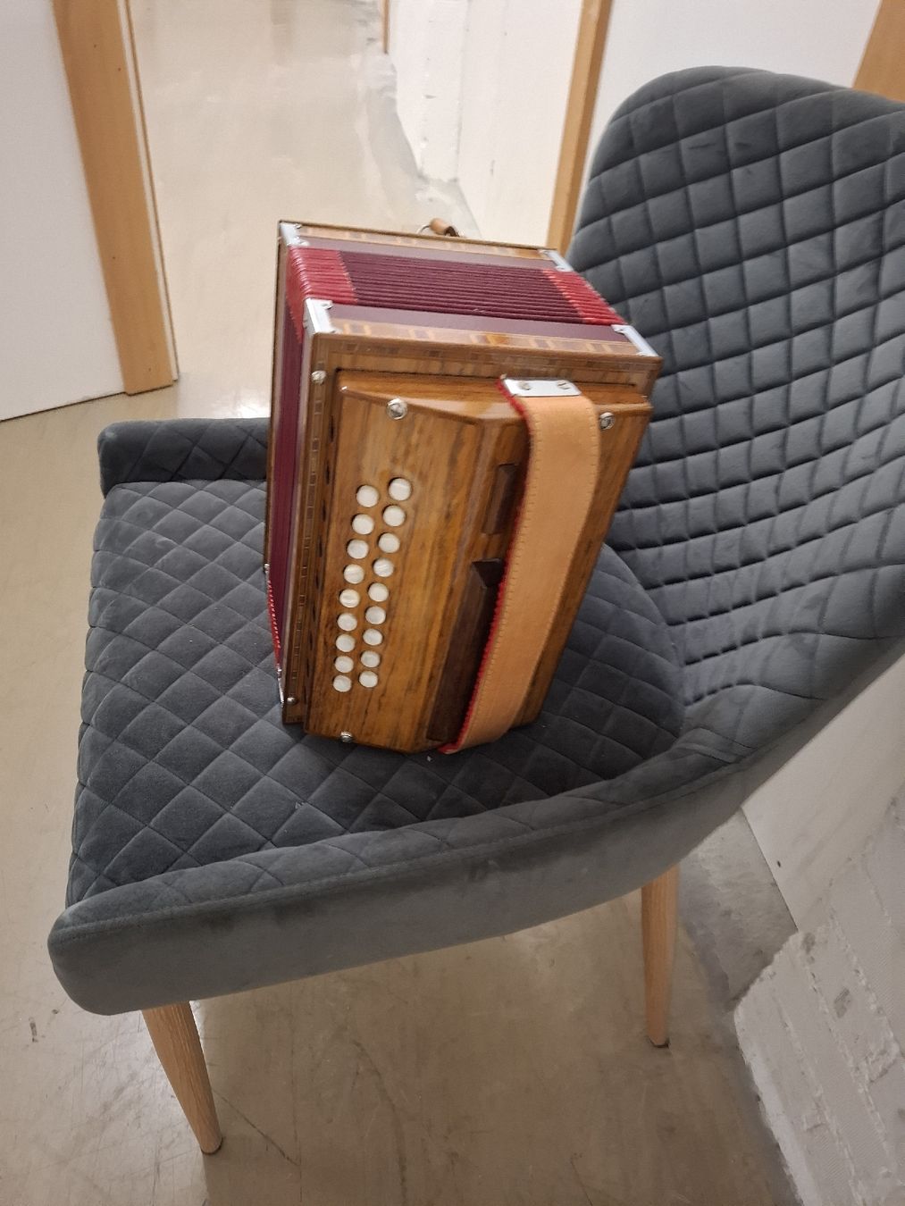 Strumenti musicali: 2 chorig schwyzerorgeli – Usato da Villeneuve venduto da BibiVintage 7
