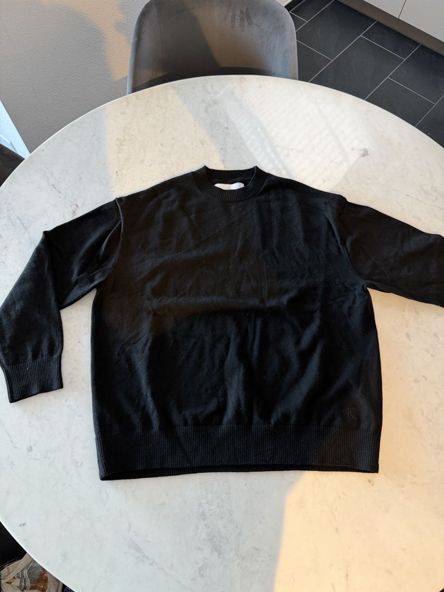Maglioni & Felpe: Schwarzer Calvin Klein Pullover, Grösse L, Top Zustand! – Nuovo (secondo la descrizione) da Wetzikon ZH venduto da Bokidogas 1