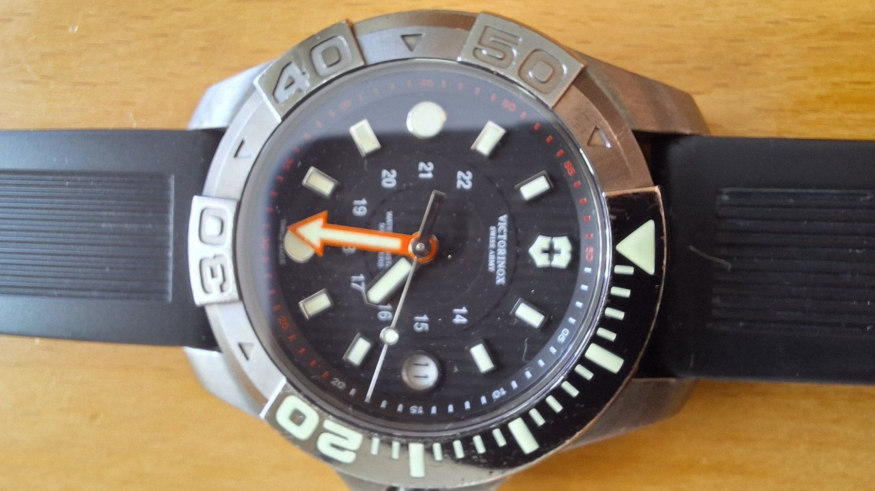 Victorinox Orologi: Victorinox Dive Master 5 Quartz Midsize 38mm – Usato da Reinach BL venduto da Softseller 3