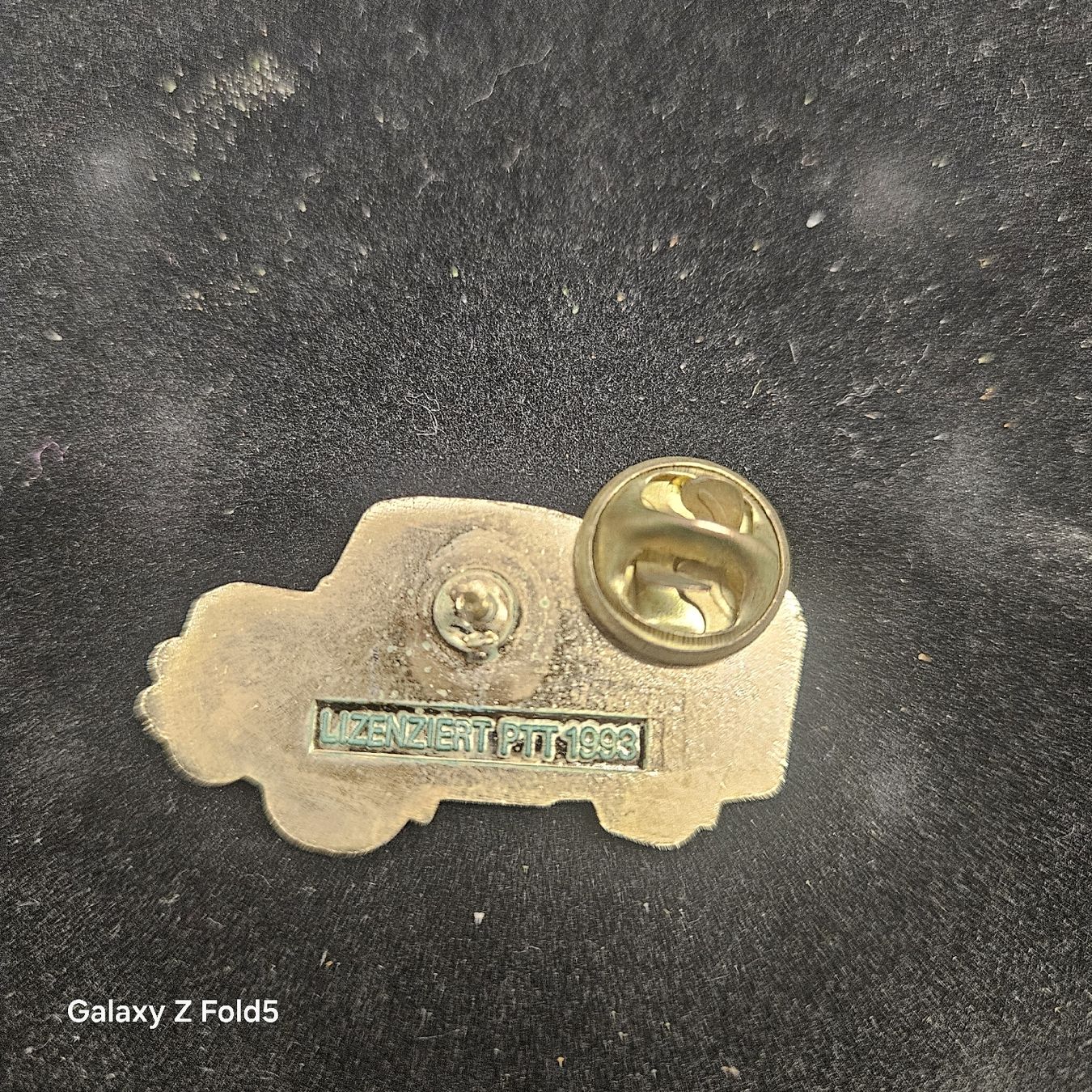 Placchette & Badge: Gelber Oldtimer Bus Pin/Anstecker . – Nuovo (secondo la descrizione) da St. Gallen venduto da urs_j5tp 1