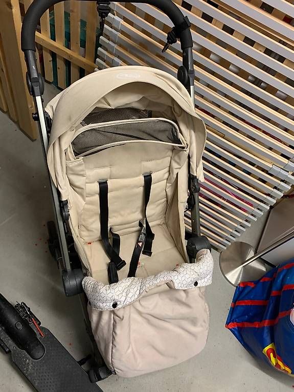 Kinderwagen: Kinderwagen – Gebraucht aus Effretikon von Watches_of_Swiss