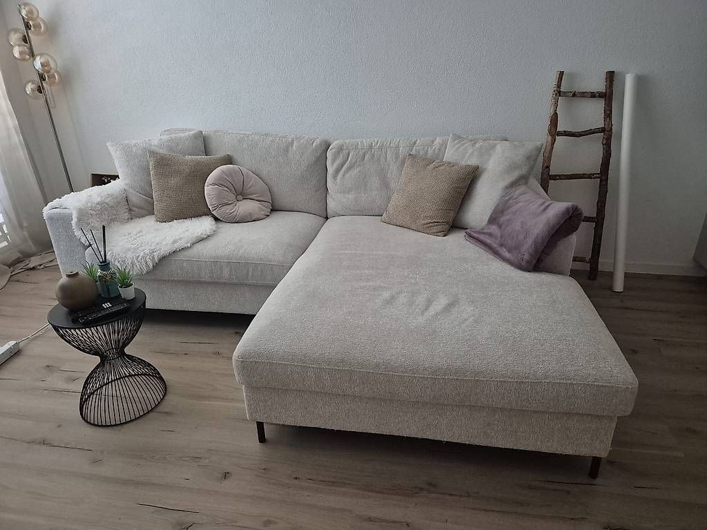 Sofas: Ecksofa Beige aus Bouclé-Stoff – D'occasion à Beinwil am See par nik_jali0803