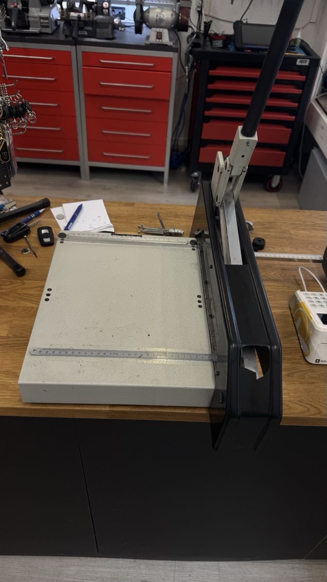 Seghe: Professionelle Schneidemaschine Plastik, Gravograph – Usato da Zürich venduto da Prima.78