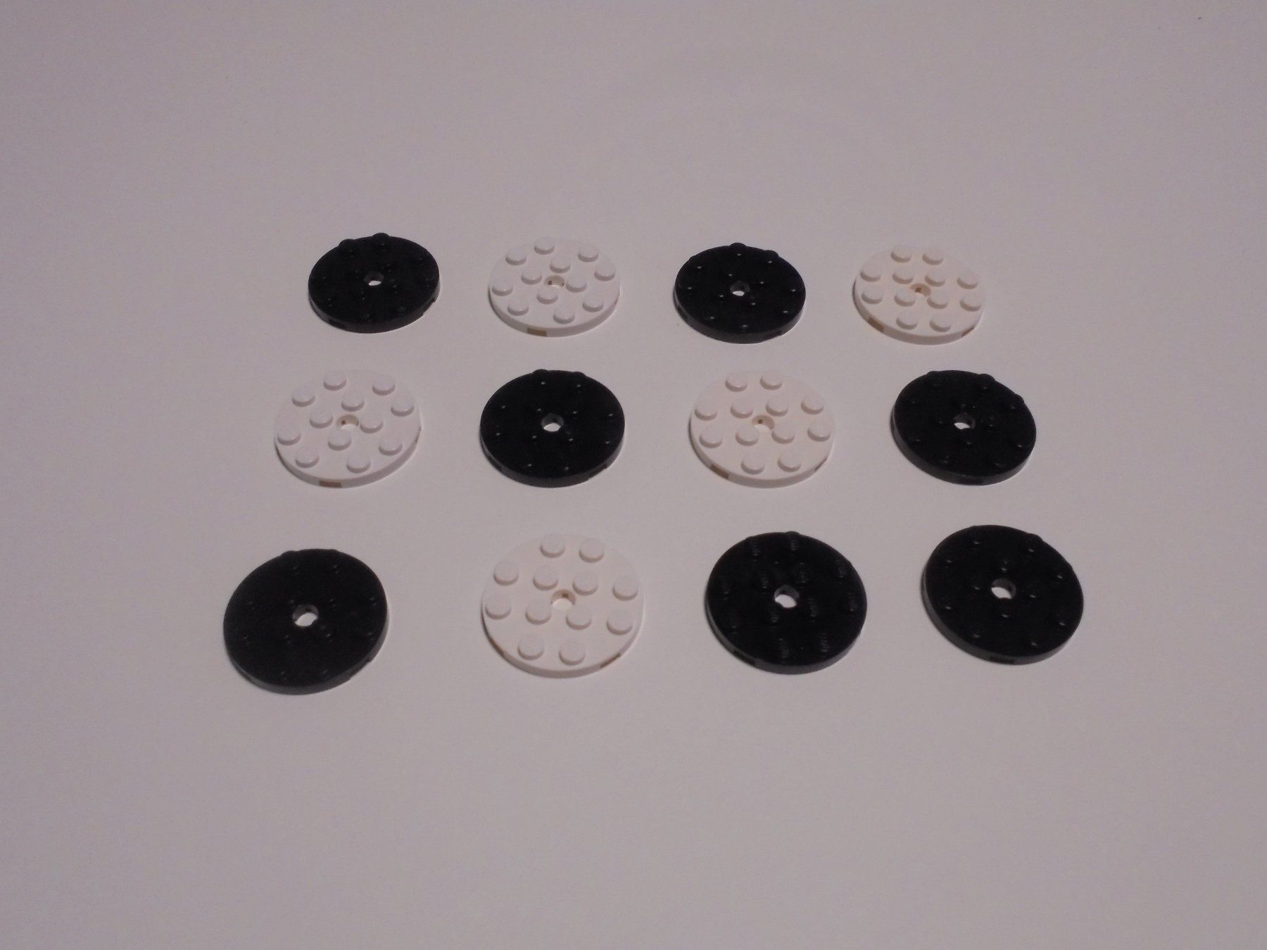 Lego Spielzeuge: LEGO - 12 - SCHWARZE - WEISSE - RUNDSTEINE – Gebraucht aus Gelterkinden von ajdt4