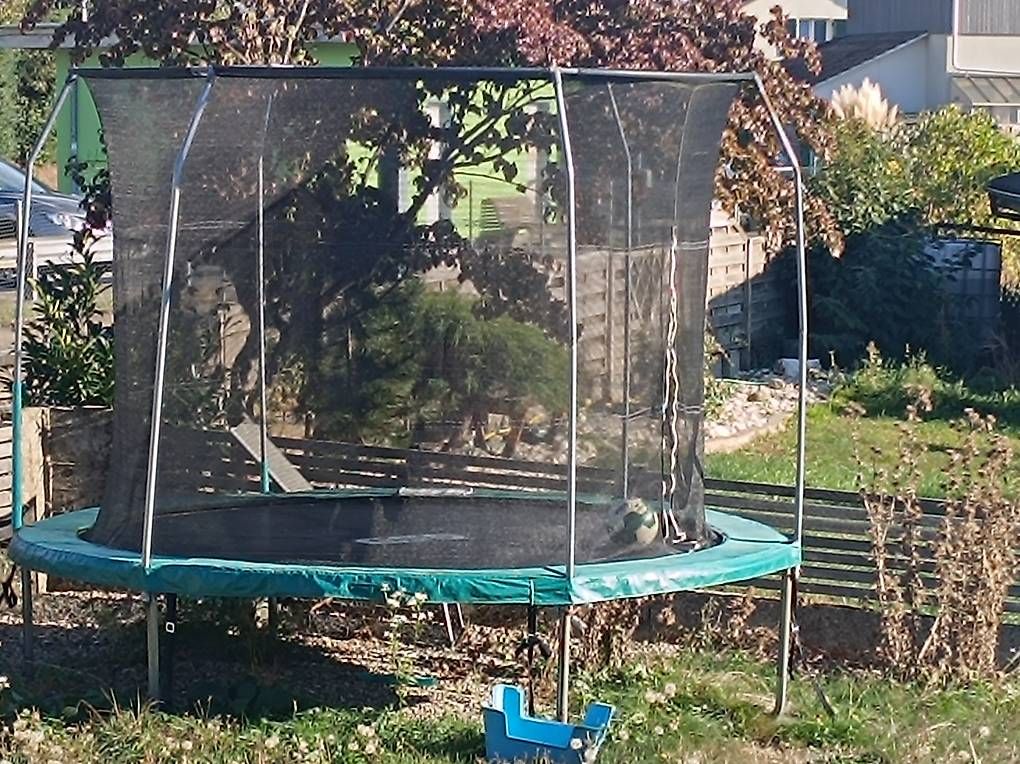 Trampolini: Trampolin 3m Durchmesser, 2.5m Hoch – Usato da Biberist venduto da la_ca76