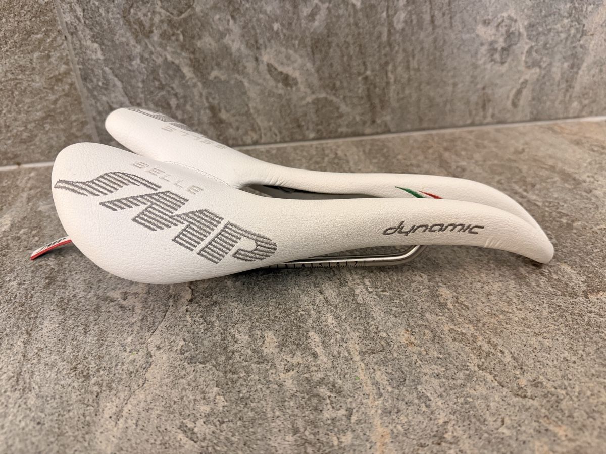 Pièces détachées: Selle SMP Dynamic Sattel - Weiss – D'occasion à Wabern par mrdel