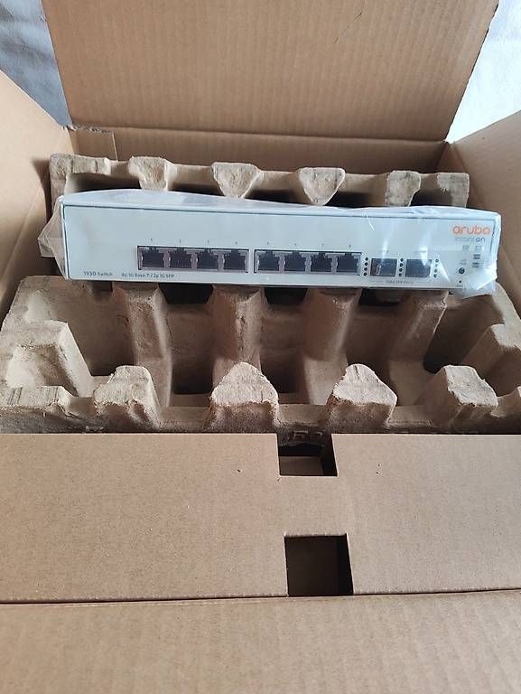Hubs & Switches: HP Aruba 9030 Switch 8 Port – Neu und originalverpackt aus Beinwil am See von DJLee 1