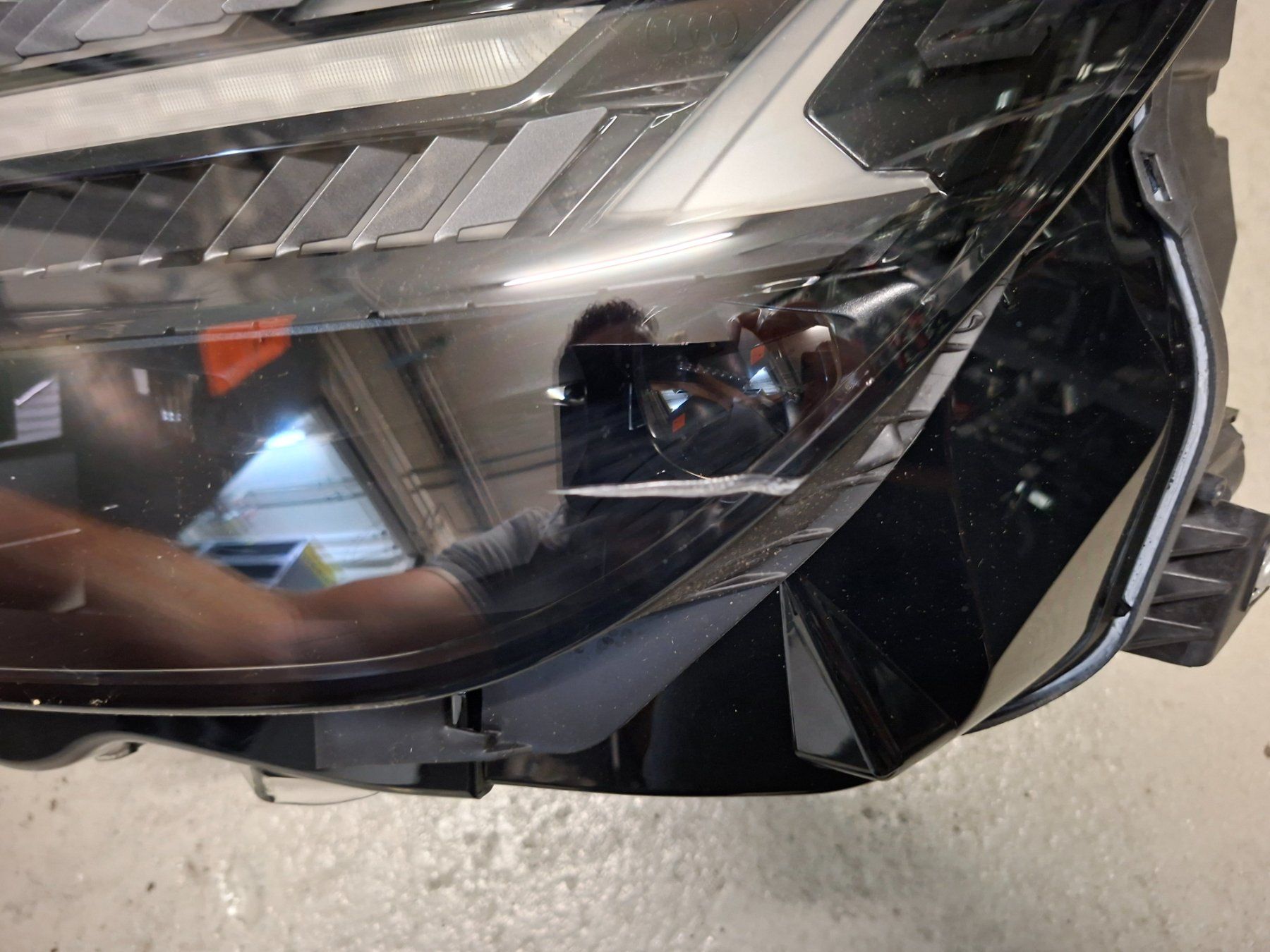 Audi Phares: Matrix LED Scheinwerfer Links Audi Q4 e-Tron – D'occasion à Rotkreuz par garage-wismer-ag 2
