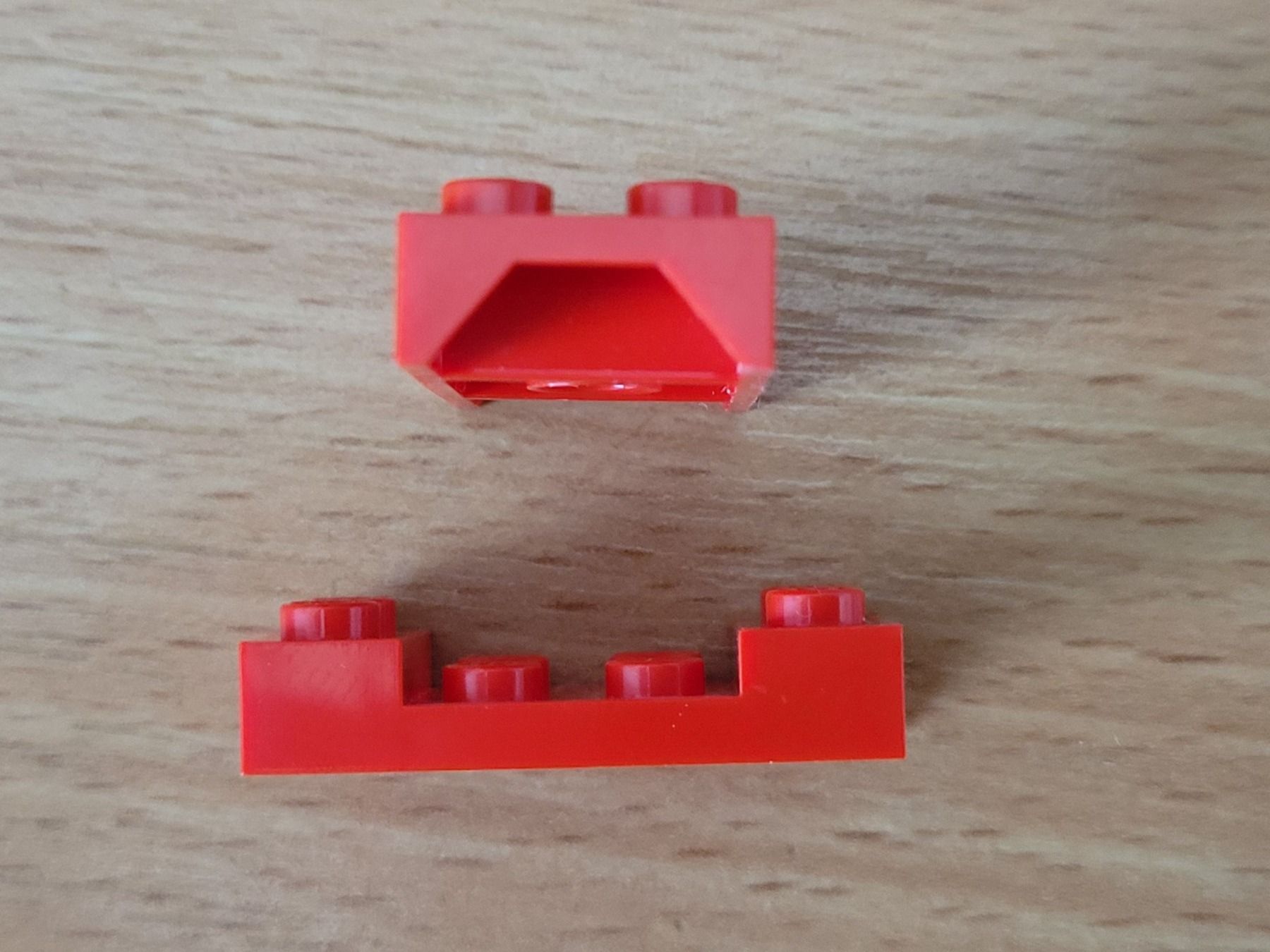 Lego Baukästen: Lego - Pièce de rechange de forme spéciale - 2x rouge – Gebraucht aus Payerne von tintin08 1