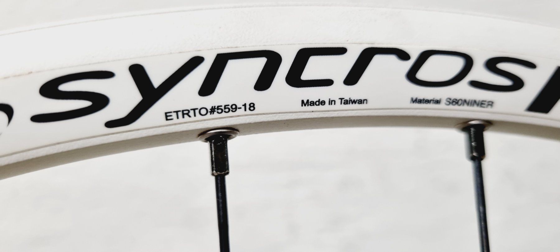 Ersatzteile: Syncros Vorderad 26" Neu ungebraucht mit SLX Naben. – Neu (gemäss Beschreibung) aus Zürich von emi_rp8k 3