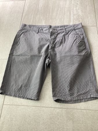 Schöne karierte Shorts / Italia Gr. 56