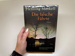 ROMAN: Henning Mankell, Die falsche Fährte