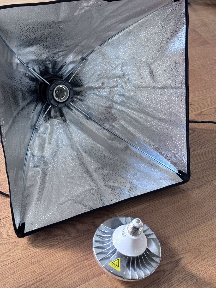 Lampade: Excellent Condition Raleno Softbox Lighting Kit – Nuovo (secondo la descrizione) da Wohlen AG venduto da Ron_0011 1