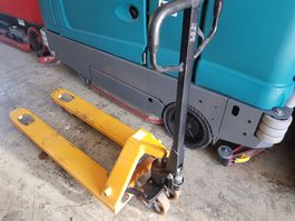Paletthubwagen, Palettrolli mit Schnellhub und Tandemrollen.