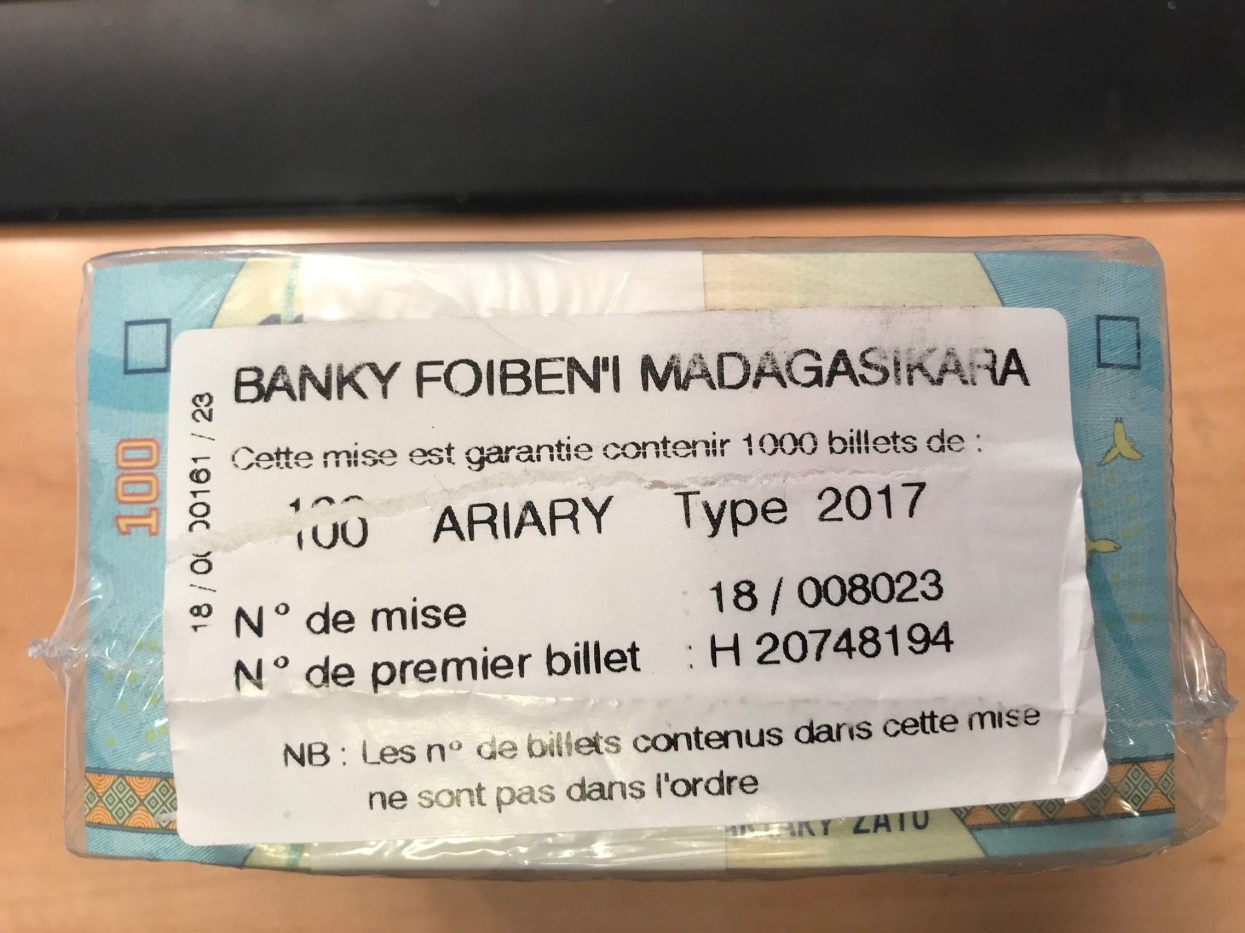 Banconote: 1000 billets de 100 ARIARY type 2017 Madagascar – Nuovo e nell'imballaggio originale da Matran venduto da Bridge-Mania 1