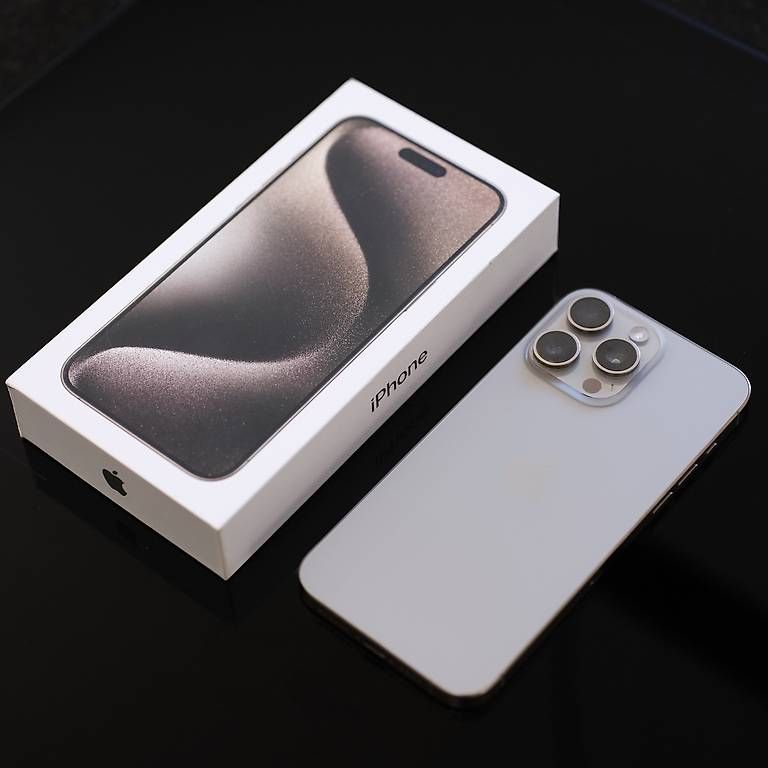 Telefoni cellulari / Smartphones: iPhone 15 Pro Max 512GB Silber Akku 100% – Usato da Zürich venduto da jdi_d5bv 4