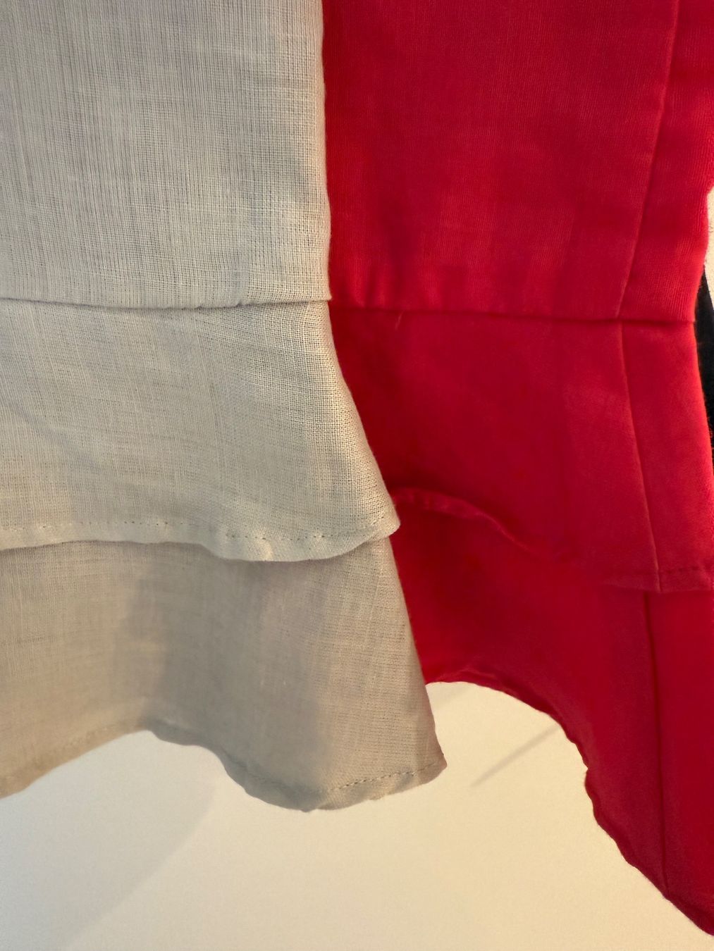 H&M Lotti di vestiti: Rock Damen 3x H&M hellgrau/rot/dunkelblau einwandfrei – Usato da Buhwil venduto da Lin66 2
