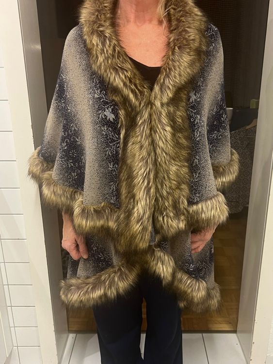 Damens Poncho Winter Cape Von Cool&D - Tweed Mit Plüschfutter & Kunstfellkragen, Warm & Stylisch