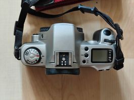 Canon EOS 500 analog Spiegelreflexkamera mit Gurt guter Z...